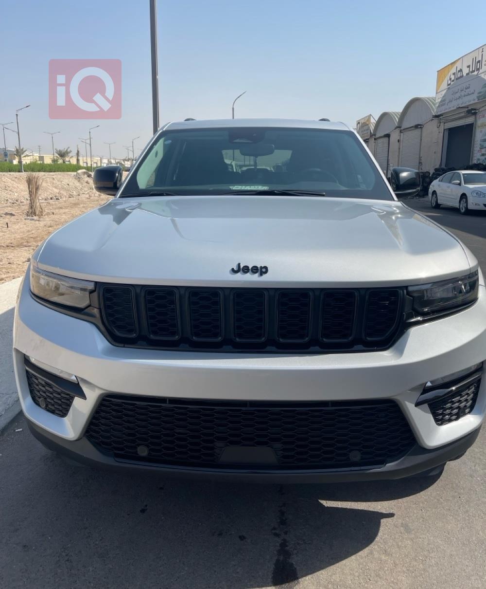 جیپ گراند شیرۆکی